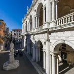 Le Logge, Iconic Basilica Views In The Heart Of Appartement