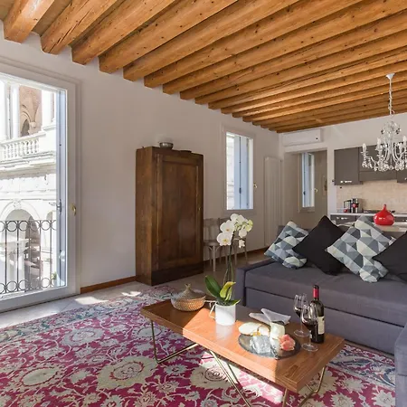 Le Logge, Iconic Basilica Views In The Heart Of