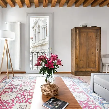 Le Logge, Iconic Basilica Views In The Heart Of